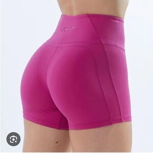Alphalete Pulse Surge Short - Arcade Pink